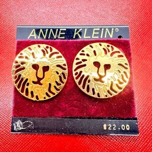 VINTAGE ANNE KLEIN GOLD TONE LION MEDALLION STUD FASHION EARRINGS